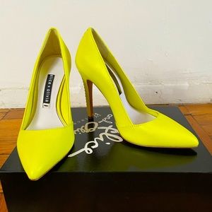 Alice and Olivia Dina Lime Punch Pumps 7M